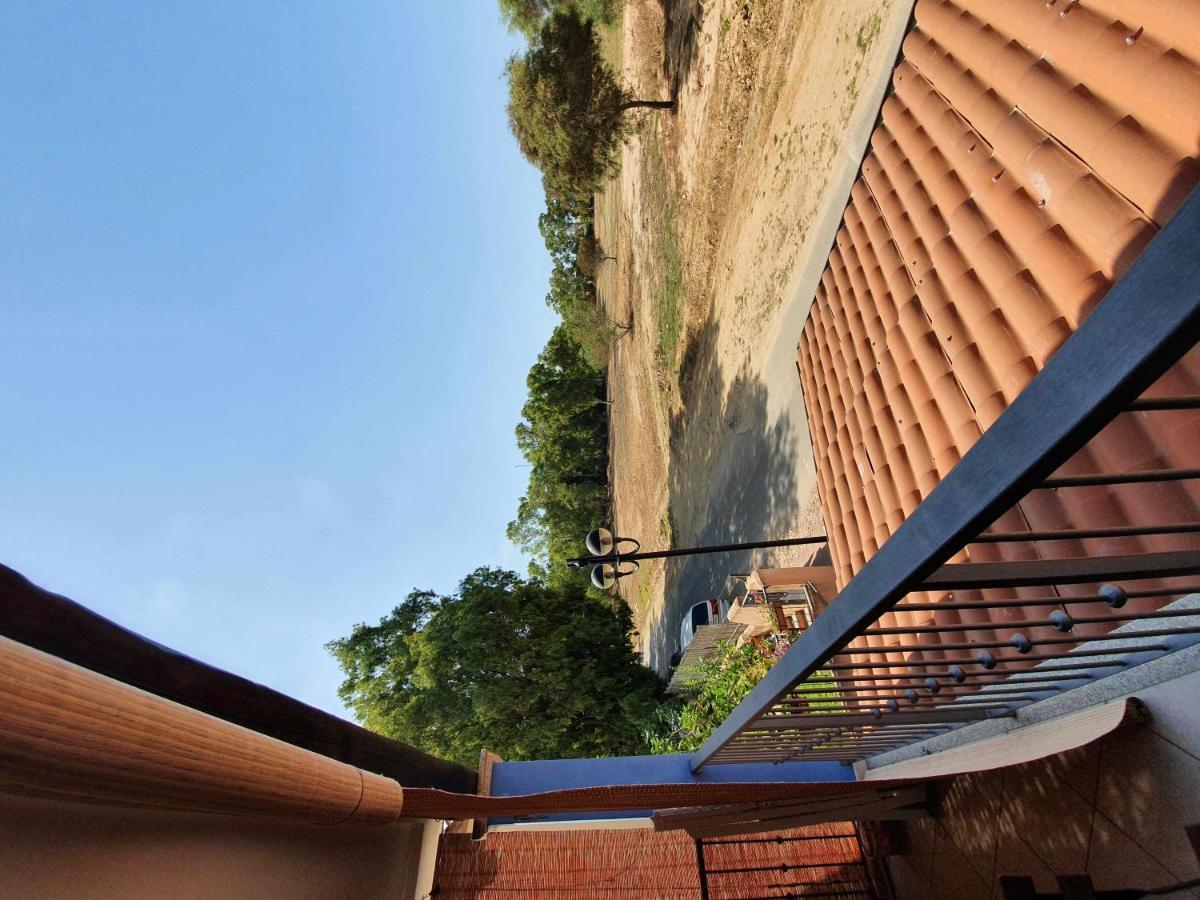 Bilocale 10 al mare con veranda Àrbatax Esterno foto